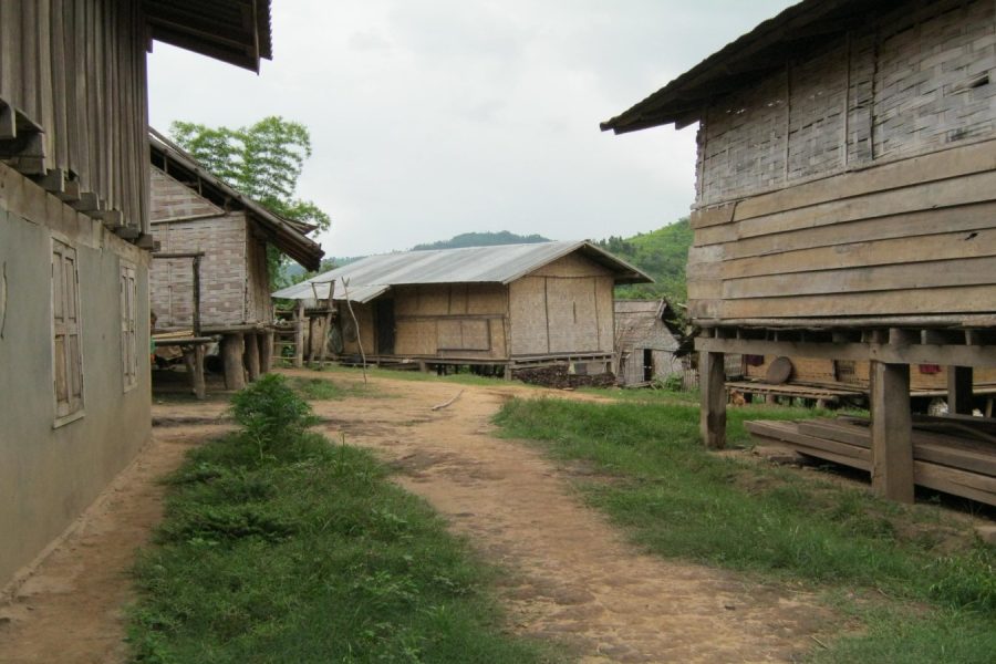 Laos Minoriety Village Mekong2